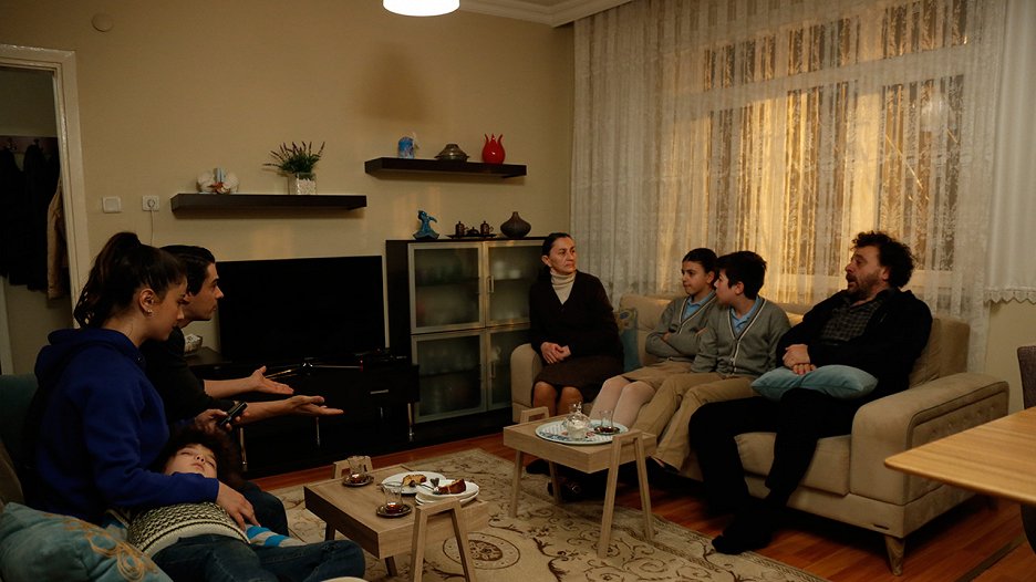 Bizim Hikaye - Episode 24 (S02E24) (2019) | ČSFD.cz