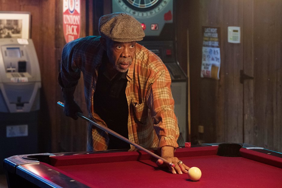 Baskets Finding Eddie (S03E02) (2018) ČSFD.cz