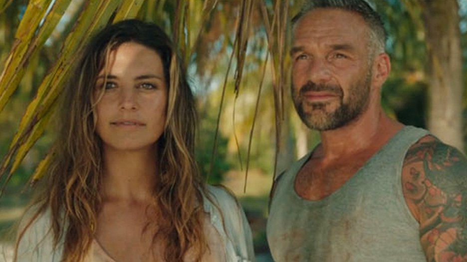 Coup de Foudre à Bora Bora (2018) | ČSFD.cz