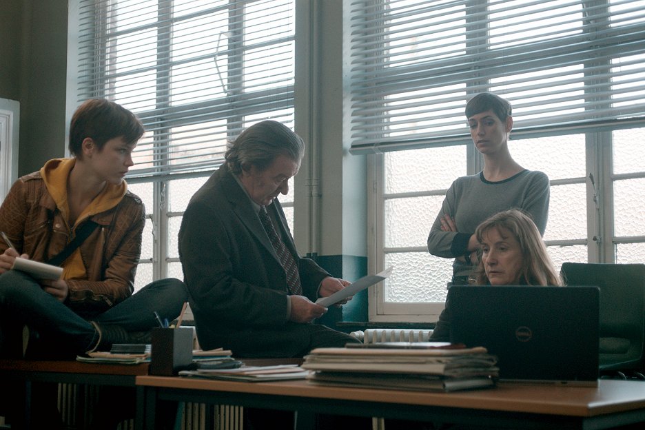 Beau Séjour De opening (S01E04) (2017) ČSFD.cz