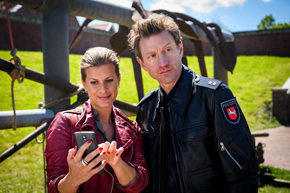 Friesland Aus dem Ruder (E10) (2020) ČSFD.cz