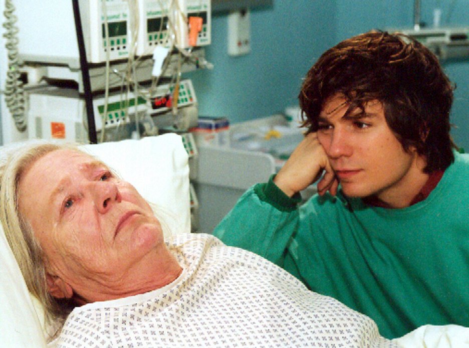 In aller Freundschaft Ich will nach Hause (S06E42) (2003) ČSFD.cz