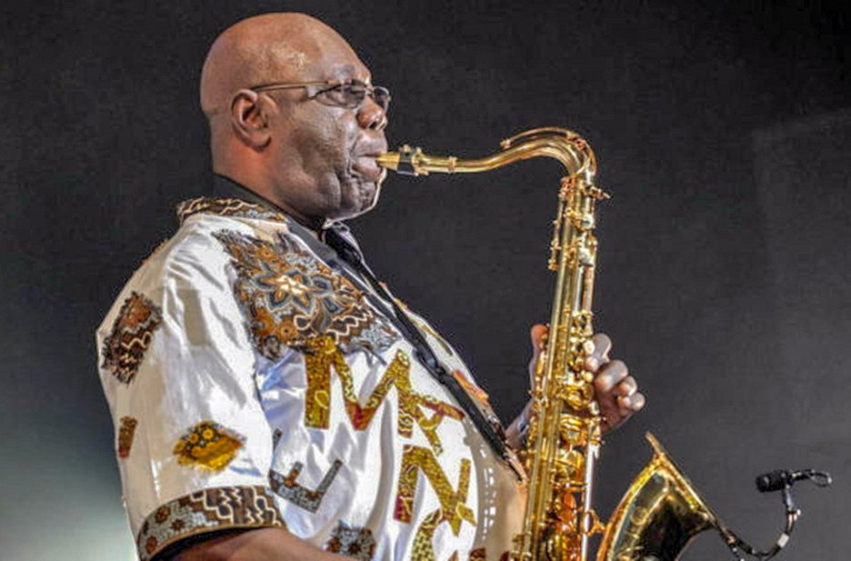 Manu Dibango fête ses 80 ans à l Olympia de Paris 2014 ČSFD cz