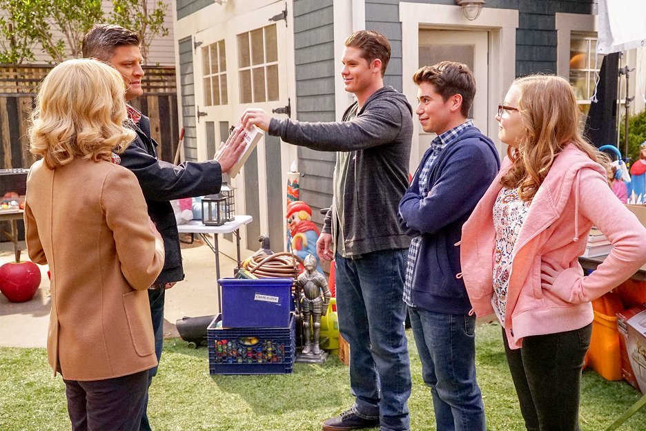 The Real O'Neals - The Real Move (S02E04) (2016) | ČSFD.cz