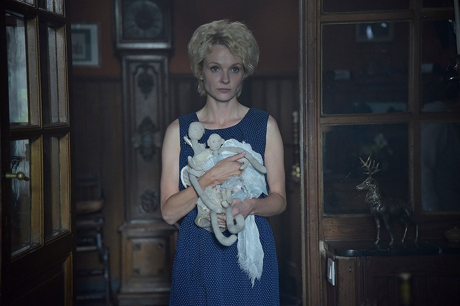 Uning mushuk videoda dildo bilan raqsga tushish