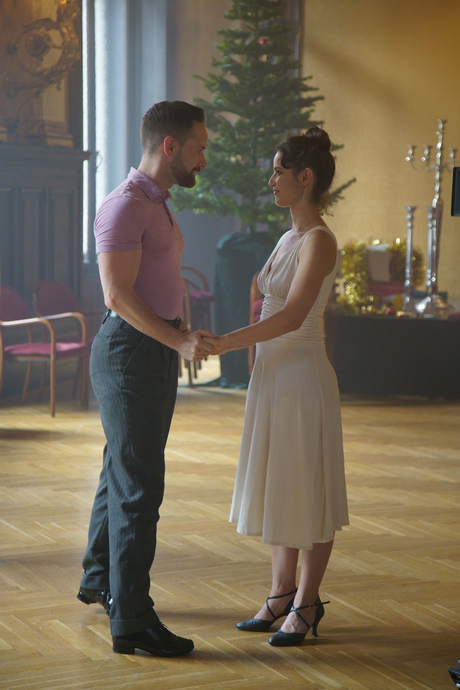 Best Christmas Ball Ever (2019) ČSFD.cz