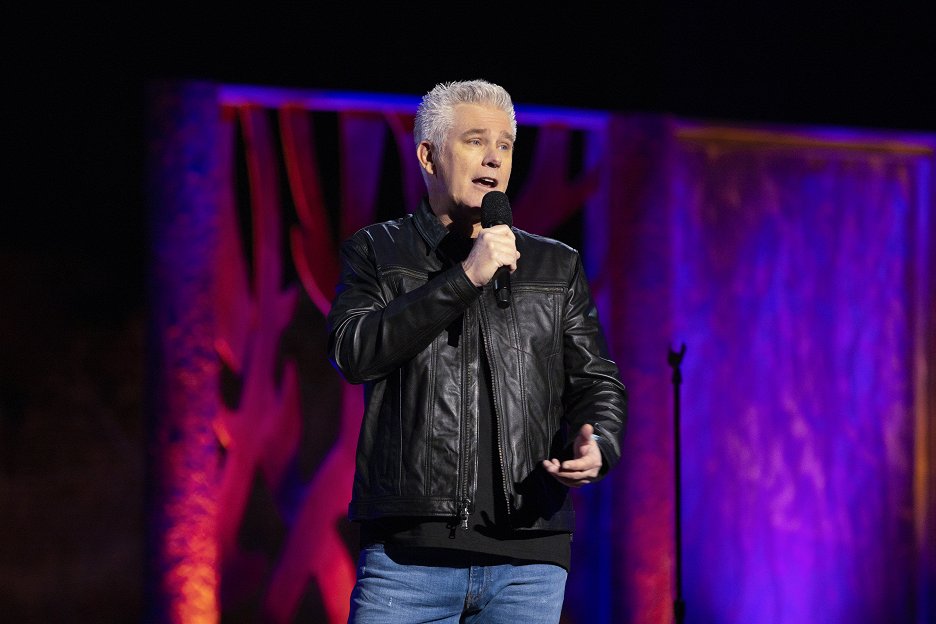 Brian Regan: On the Rocks (2021) | ČSFD.cz