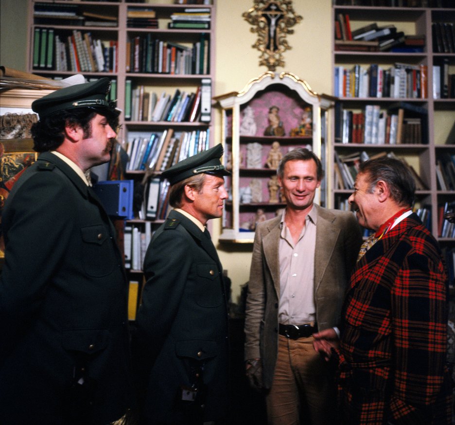 Polizeiinspektion 1 - Große Scheine (S04E02) (1981) | ČSFD.cz