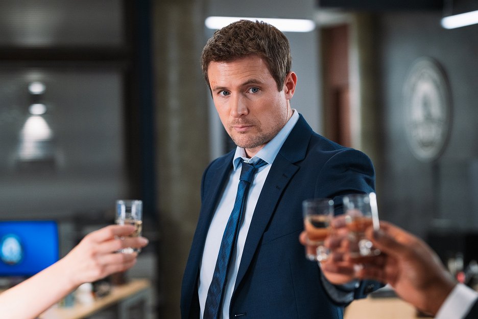 Hudson a Rex Top Dog (S03E12) (2021) ČSFD.cz