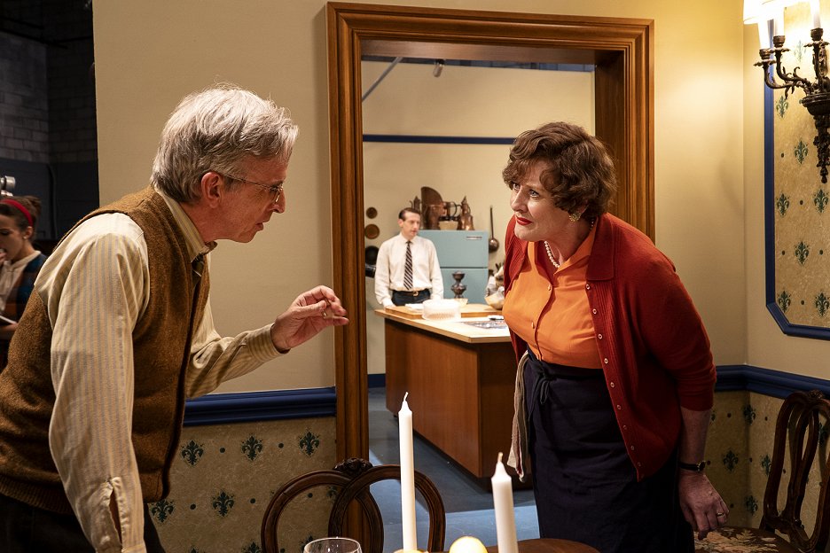 Julia Petit Fours (S01E04) (2022) ČSFD.cz