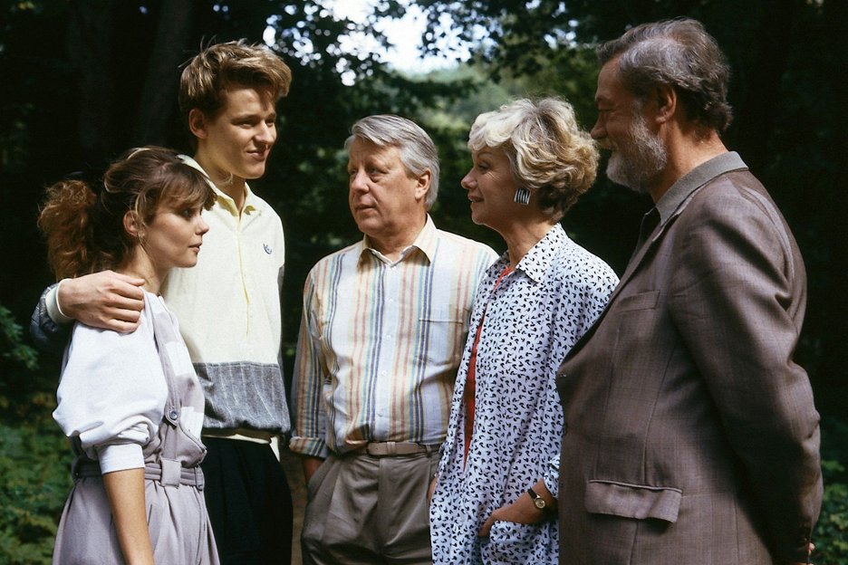 Die Wicherts von nebenan Der Unfall (S02E10) (1988) ČSFD.cz Die Wicherts von nebenan Der Unfall (S02E10) (1988) ČSFD.cz