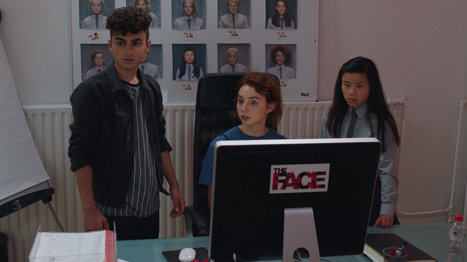 De Club van Lelijke Kinderen - De Staatsgreep - Stemmen (E05) (2019
