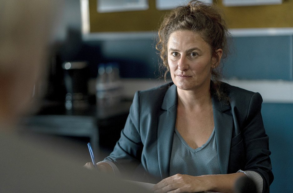 Beau Séjour - Het bedrog (S02E08) (2021) | ČSFD.cz