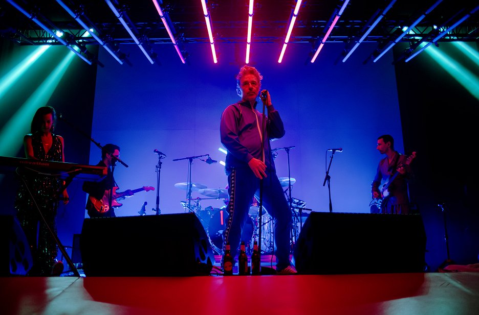 Echoes with Jehnny Beth Baxter Dury Wet Leg Geese (2022) ČSFD.cz