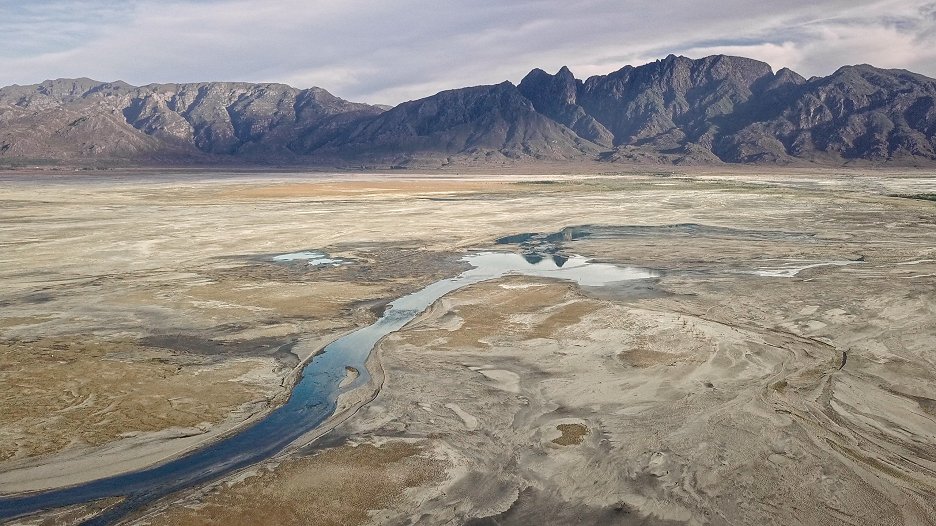 Scenes from a Dry City (2018) ČSFD.cz