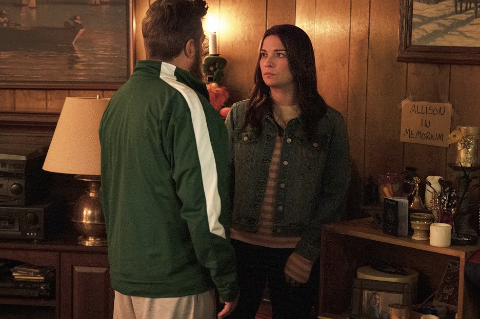 Kevin Can F**k Himself Allison's House (S02E08) (2022) ČSFD.cz