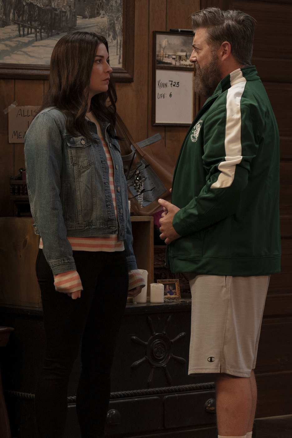 Kevin Can F**k Himself Allison's House (S02E08) (2022) ČSFD.cz