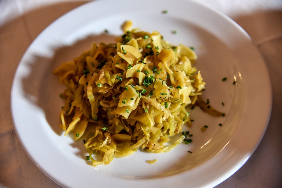 Böhmische Küche - Von Schinken, Erdäpfeln und Krautfleckerln (E02 ...