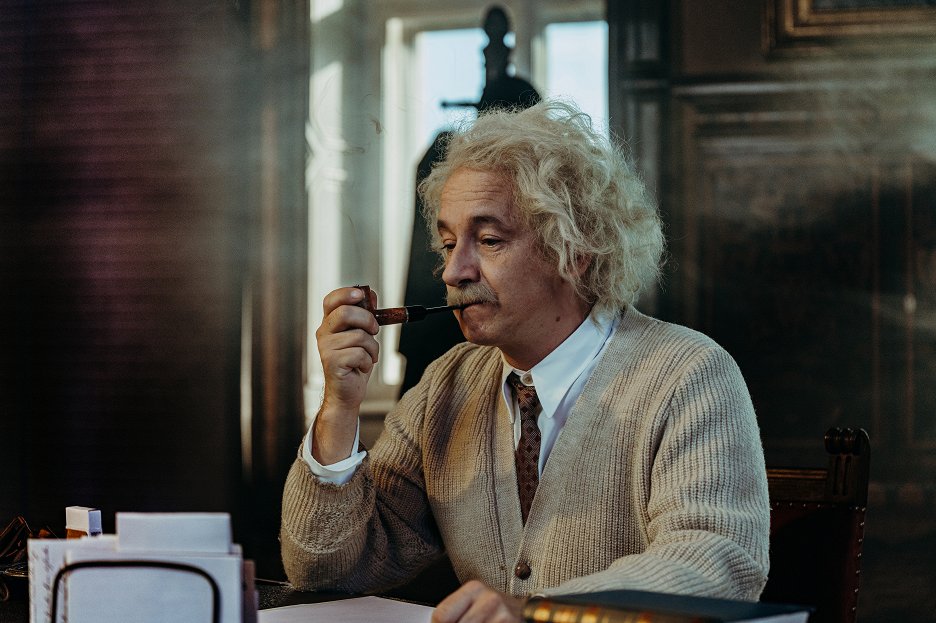 Triff Triff... - Triff Albert Einstein (S05E02) (2023) | ČSFD.cz