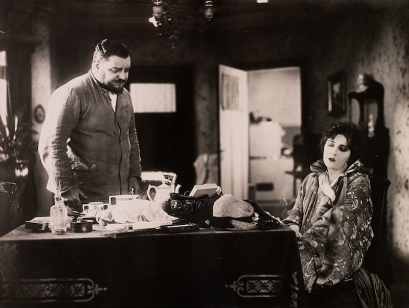 Bigamie (1927) Galerie Z filmu ČSFD.cz