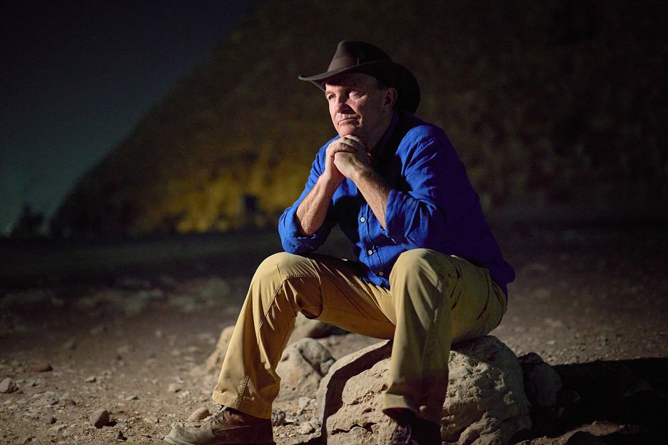 Bradley Walsh: Kosmický kód Egypta - Napsáno ve hvězdách (E01) (2025 ...