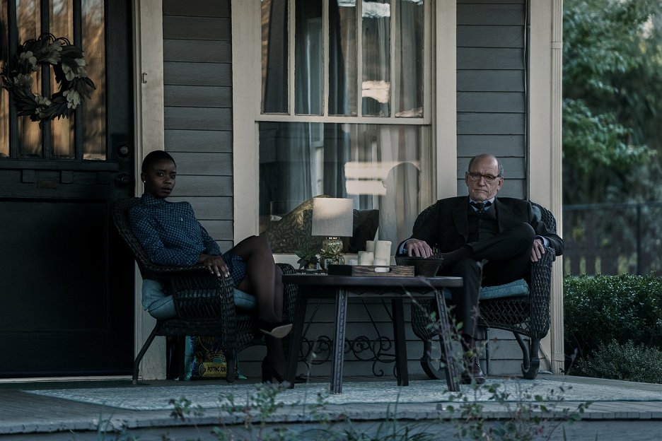 M.R.D. Saint Louis - Nikdo není normální. Jen to tak přes ulici vypadá ...