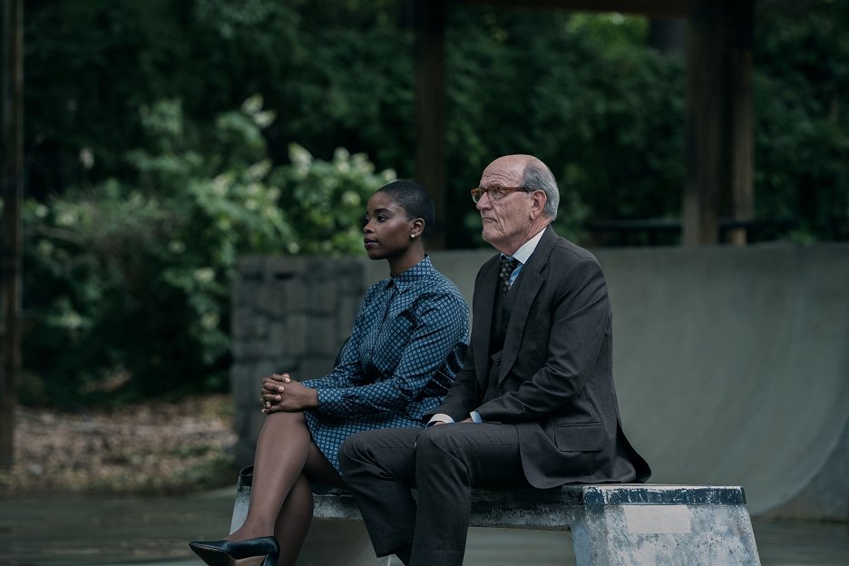 M.R.D. Saint Louis - Nikdo není normální. Jen to tak přes ulici vypadá ...