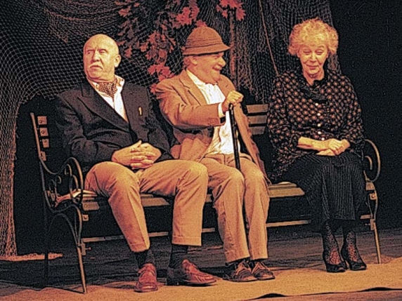 Divadlo: Tři na lavičce (Divadlo U Hasičů - 12.5.2011)