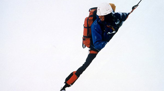 Touching The Void (Pád do ticha) 2003
