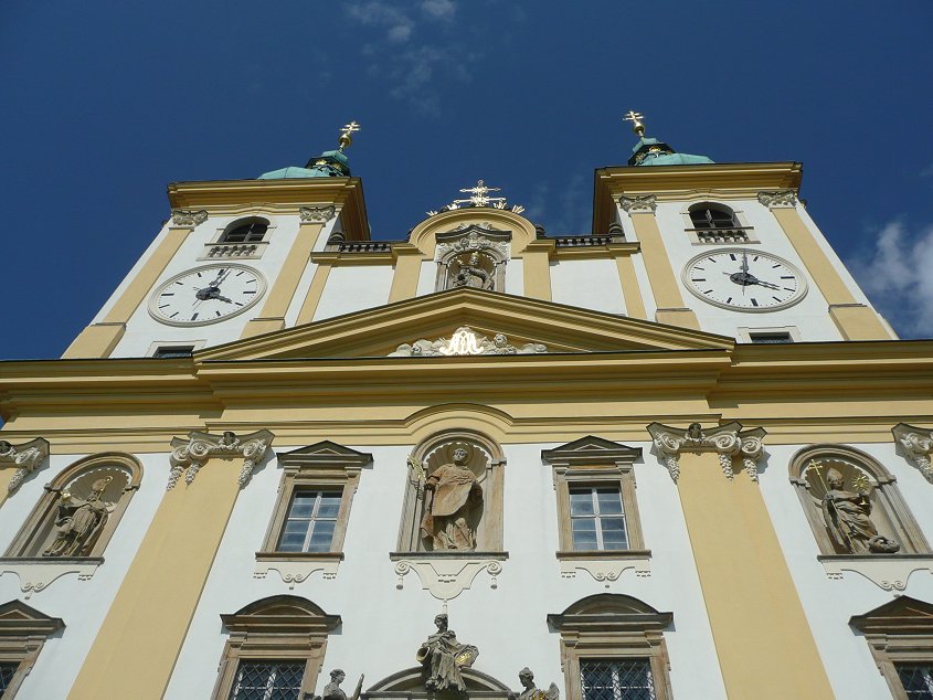 BAROKO (foto: Průčelí poutního chrámu Navštívení Panny Marie Svatý Kopeček u Olomouce)