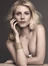 Smutná Melanie Laurent