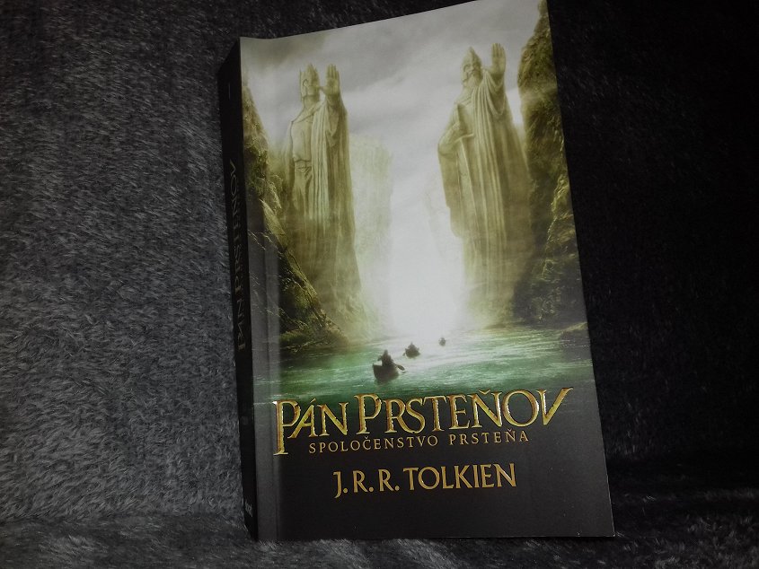 „Konečne som sa odhodlal siahnuť po tejto fantasy literatúre, t. j. , ale najprv po prvom dieli” .