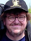 Michael Moore dobíjí munici
